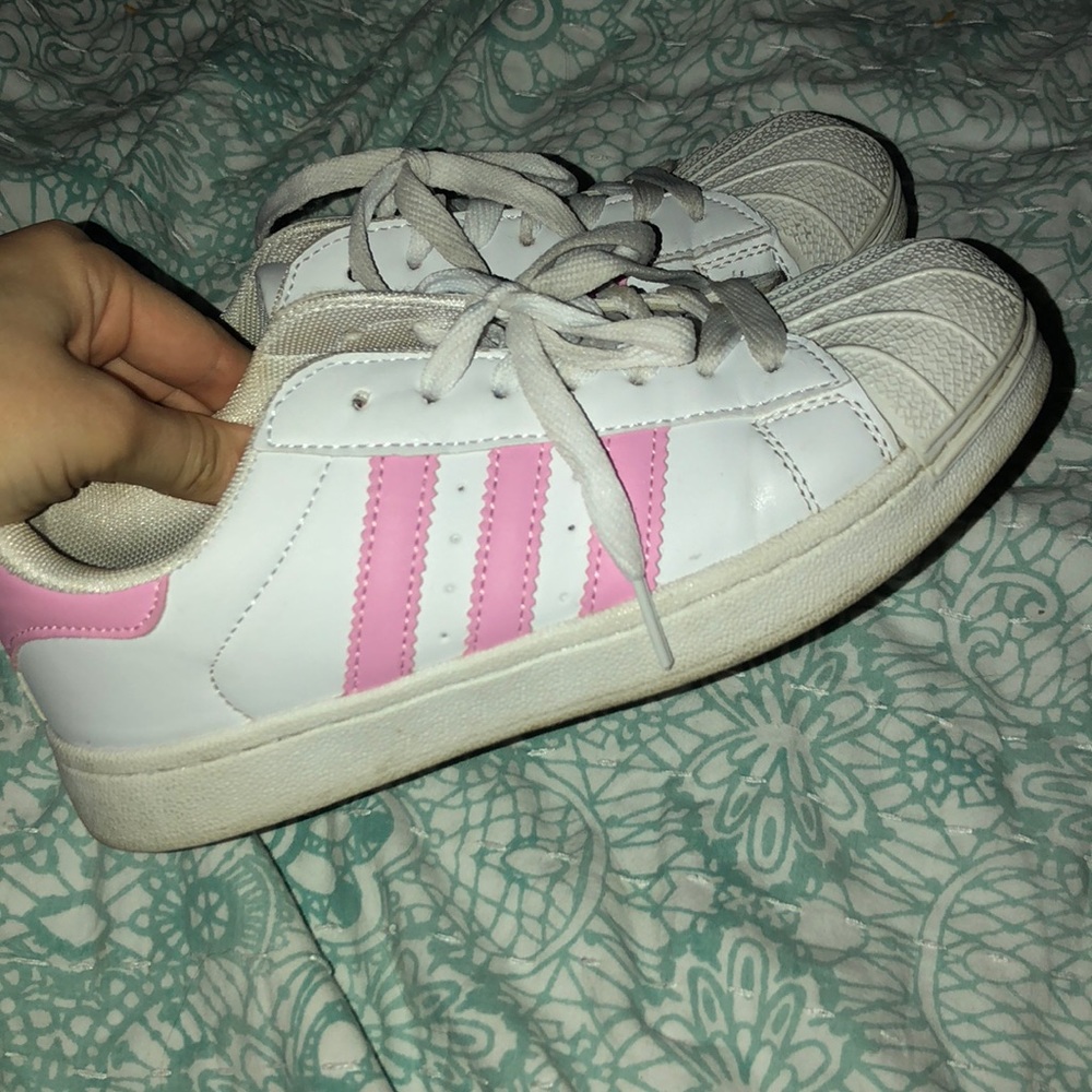 light pink adidas superstars- size 5 in women’s